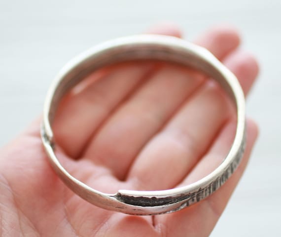 Large silver round pendant connector, loop jewelry connector, silver extra large focal pendant, ring, hammered tribal hoop pendant, SB2