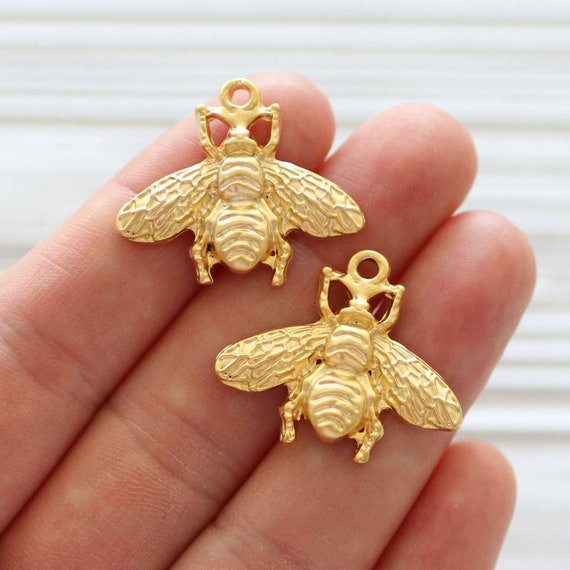 2pc bee pendant, bee charm gold, flower fly charm, earrings charms, flower fly pendant, animal charms, charms for necklaces, necklace charm