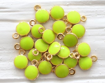 10 dijes de color amarillo lima, dijes de esmalte, mini dijes redondos de oro, dijes navideños, dijes para aretes, colgantes de pulsera, mini colgante amarillo, lima