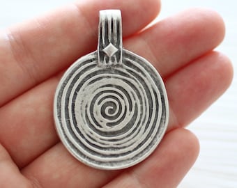 Silver spiral pendant, antique pendants, large round pendant, silver round pendant, rustic pendant, boho findings, hammered pendant, spiral