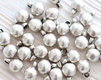 10pc argent perles, breloques, perles de boucle d’oreille, boule, minuscules perles, breloques en argent, breloques en métal, boho breloques, boucles d’oreilles breloques, pendentifs, rustiques