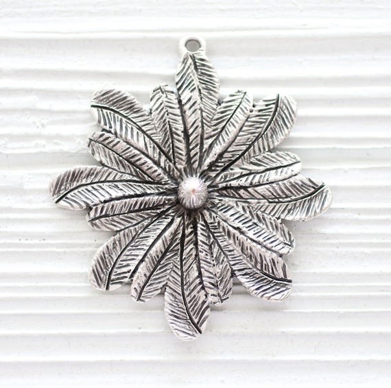 Large flower pendant in silver, daisy pendant, floral jewelry findings, large leaf flower necklace pendant with veins