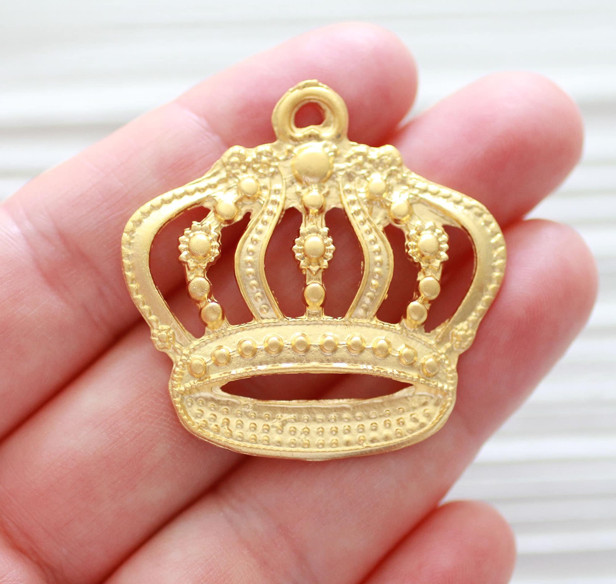 Crown pendant hotsell gold