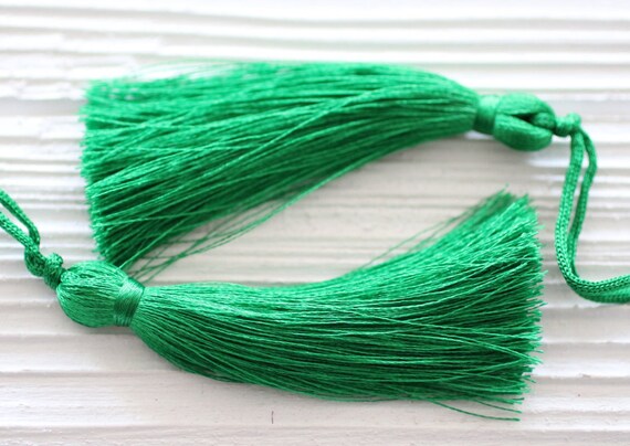 Gland En Soie Vert Emeraude Pendentif En Gland Gland Vert Etsy Gland En Soie Vert Emeraude Pendentif En Gland Gland Vert Etsy