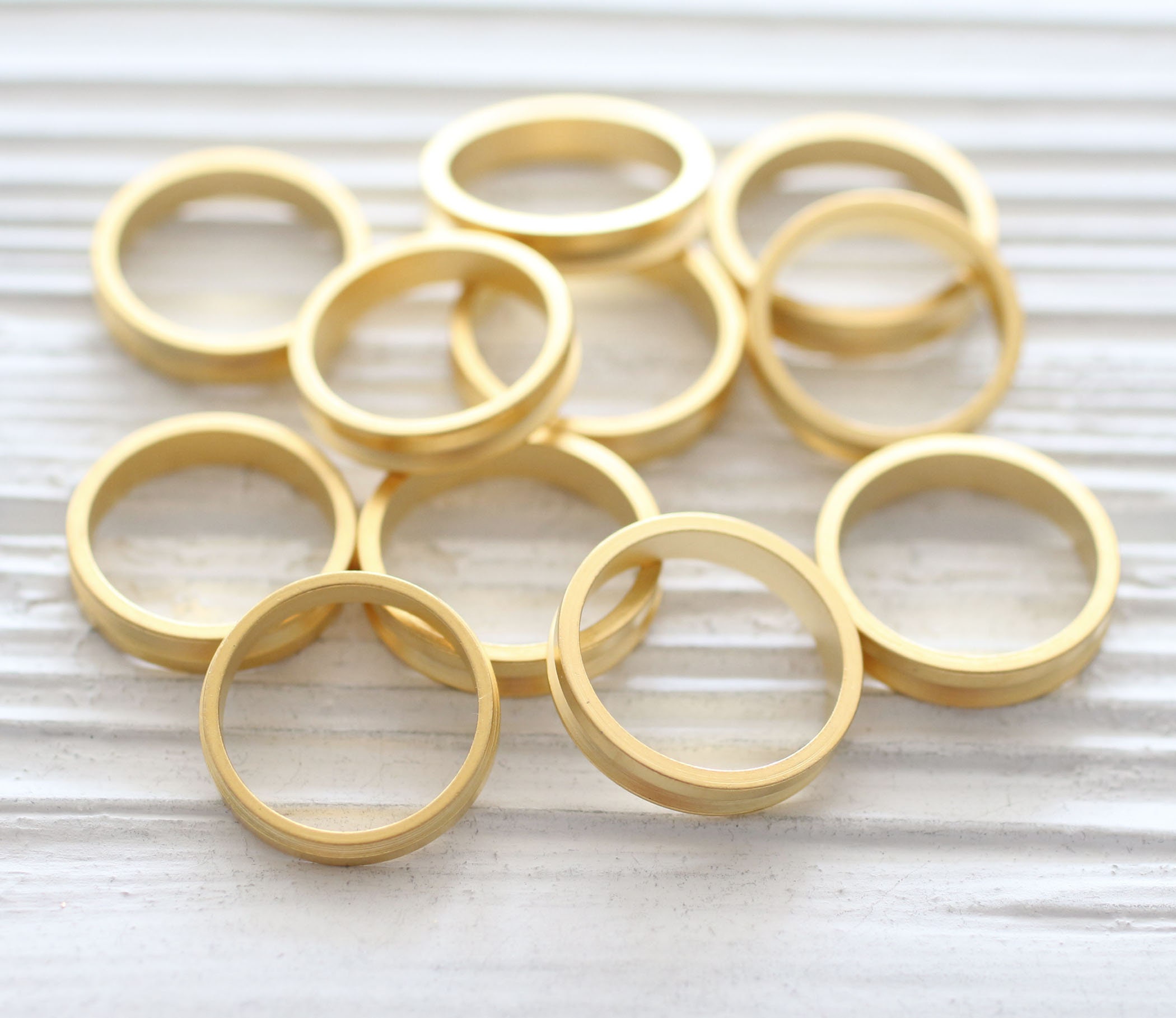 4pc gold Ring Anhänger Stecker, gold Link, Link-Anhänger, Metall-Ring,  Schmuckringe, Stammes-Ring, Spirale Anhänger, Kreis-Anhänger, matt gold -   Schweiz