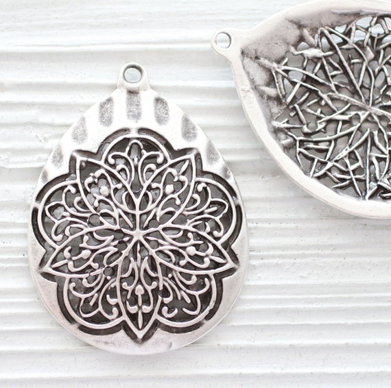 Silver pendant with filigree details, teardrop hammered pendant, drop shaped dangle for necklaces and earrings