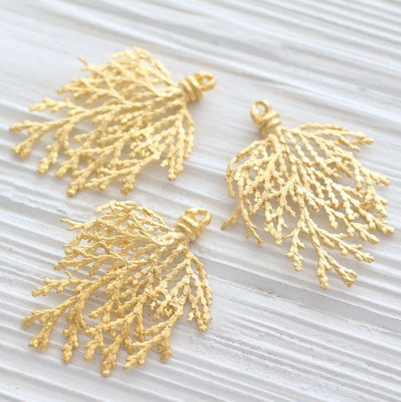 Leaf branch pendant, gold filigree branch pendant, tree branch pendant, filigree leaf, filigree pendant, filigree findings,earrings dangle,L