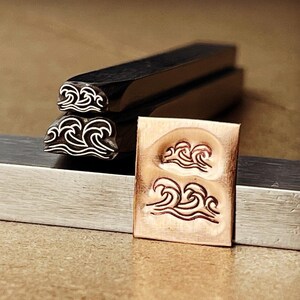 Wellengang. Ozean Wappen. Gravierte Metall Handstempel.