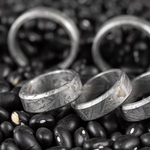 ALETAI Meteorite Ring - Sizes 5-11 - Meteorite Ring Men, Meteorite Wedding Band, Space Astronomy Gifts, E2182