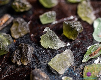 Raw MOLDAVITE Mini Crystal :  0.4-1 Gram Genuine Tektite Czech Republic with Certification, E1849