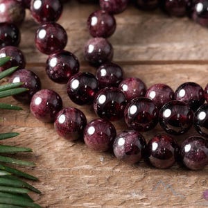GARNET Crystal Bracelet - Round Beads - Beaded Bracelet, Birthstone Bracelet, Handmade Jewelry, Healing Crystal Bracelet, E0597