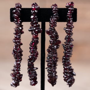 Dark GARNET Crystal Bracelet - Chip Beads - Birthstone Bracelet, Beaded Bracelet, Handmade Jewelry, Healing Crystal Bracelet,  E1769