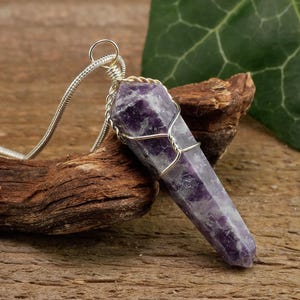 LEPIDOLITE-kristallenhanger - draadgewikkelde kristallen ketting, kristallen punten, handgemaakte sieraden, E0915