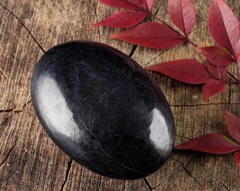 BLACK TOURMALINE Palm Stone - Polished Oval Pocket Rock, Healing Worry Crystal, E0847