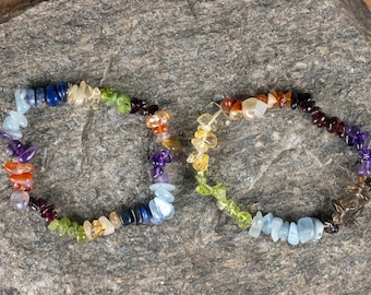 RAINBOW CHAKRA Crystal Bracelet  :  7 Gemstones, Natural Chip Bead Handmade Stretchy Jewelry, E0628