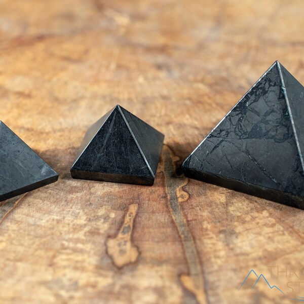 Pyramide de cristal de SHUNGITE - Protection contre les CEM, géométrie sacrée, métaphysique, cristaux et pierres de guérison, E0308