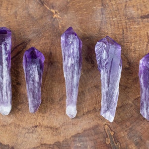 Roher AMETHYST Kristall Zauberstab - Geburtsstein, Kristallpunkte, Rohkristalle und Steine, E1738
