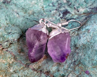 Boucles d'oreilles en cristal AMETHYST brut - Argent - Boucles d'oreilles en pierres précieuses brutes, Boucles d'oreilles pendantes, Boucles d'oreilles en pierre de naissance, Bijoux faits à la main, E0139