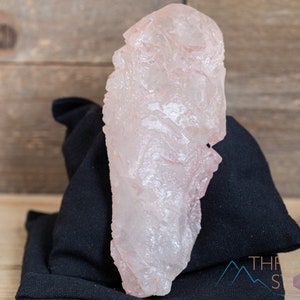 NIRVANA QUARTZ Cristallo grezzo di quarzo himalayano di ghiaccio inciso - Regalo di inaugurazione della casa, decorazioni per la casa, cristalli grezzi e pietre, 40300