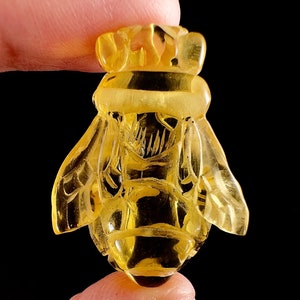Honey AMBER Bee Pendant - Crystal Carving, Crystal Pendant, Handmade Jewelry, Healing Crystals and Stones, 54365