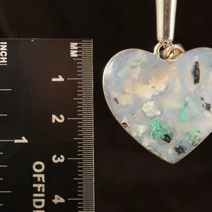 Colgante de corazón de cristal Confetti CHRYSOCOLLA - Joyería fina de plata de ley con piedra calcedonia y cobre, 54663 imagen 2