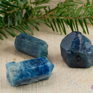 Blue APATITE Raw Crystal - XS, S or M - Blue Apatite Stone, Natural Apatite Rough, Healing Crystal, Healing Stone, Throat Chakra Stone E1323