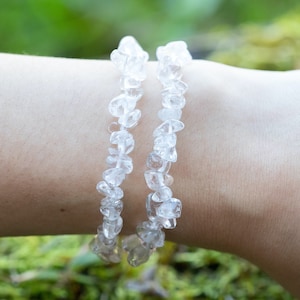 CLEAR QUARTZ Crystal Bracelet - Chip Beads - Beaded Bracelet, Handmade Jewelry, Healing Crystal Bracelet,  E1777