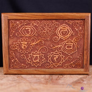 Caja de MADERA con tapa, Símbolos de chakras, Joyero, Caja de madera, Regalo único, E2071