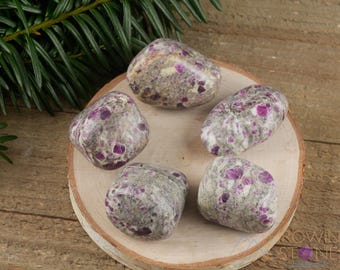 Rubí en Matrix Piedras Pulidas - Cristales Pulidos, Piedra de Nacimiento, Autocuidado, Cristales y Piedras Curativas, E1435