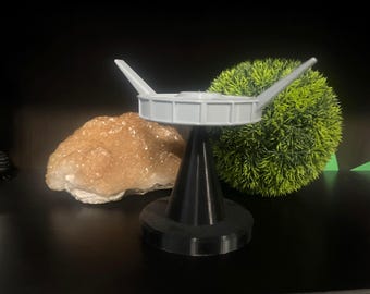 Betty and Barney Hill UFO Model with Stand – 6-Inch Handmade Alien Encounter Replica
