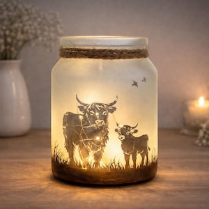 Highland Cow & Calf Light Up Jar – Etched Glass Lantern – Handmade Rustic Farm Gift – Night Light Decor, Coo
