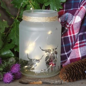 Highland Cow Light-Up Jar – Rustic Farmhouse Night Light, Etched Glass Lantern, Highland Cow Gift, Cosy Home Décor, Birthday, Nature