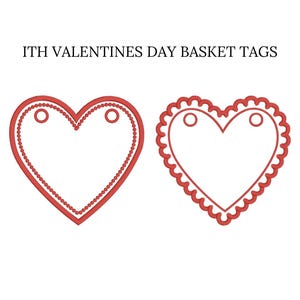 Op de afbeelding: Twee rode hartvormige mandlabels met witte centra en kleine gaatjes om op te hangen. Eén hart heeft een kralenrand en de andere heeft een geschulpte rand. De tekst "ITH VALENTINES DAY BASKET TAGS" staat bovenaan.