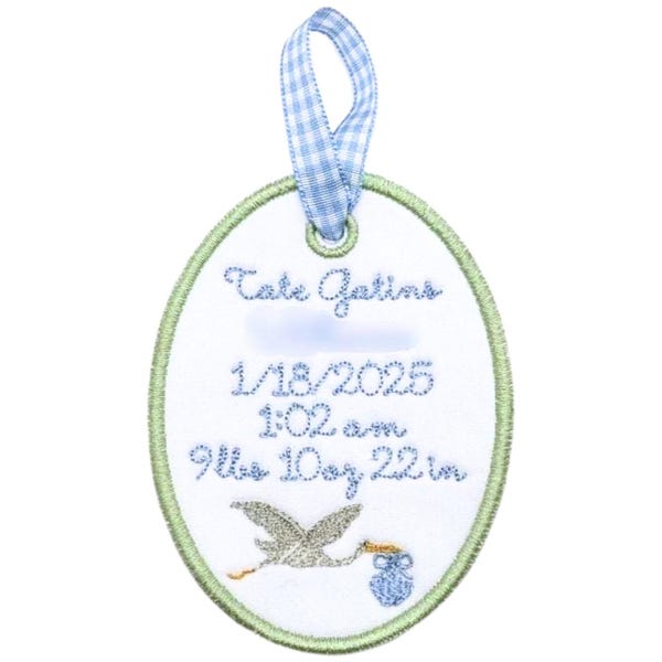 Enfeite personalizado com estatísticas de nascimento, lembrança personalizada bordada para bebê com nome, data e detalhes, presente para recém-nascido ou decoração de berçário