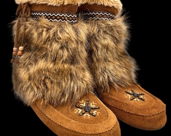 Vintage Y2K Minnetonka Women's Spokane Suede Faux Fur Moccasin Mukluk Brown Suede Boots | Size 9.5