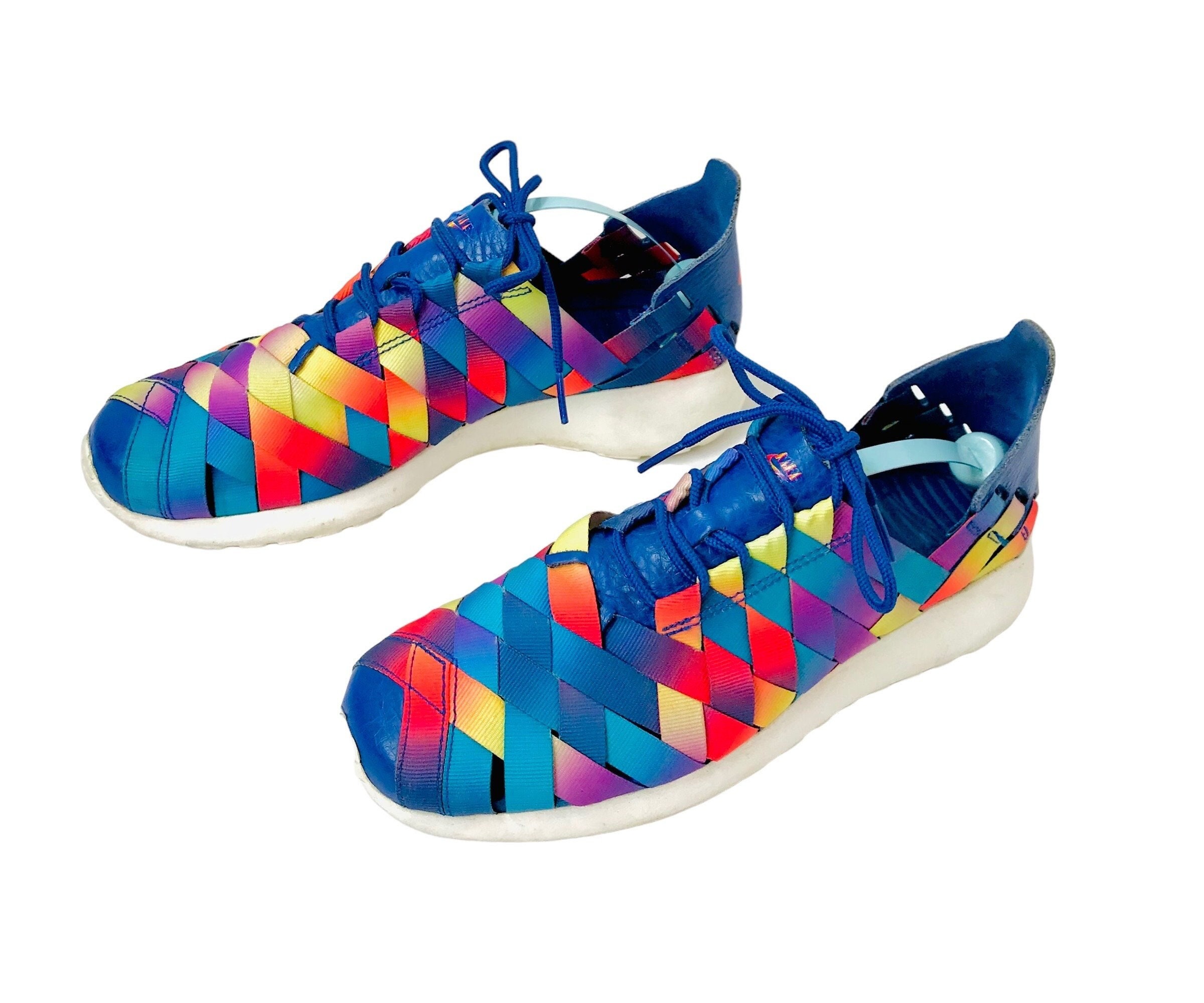 8.5 Womens Rare 2013 Limited Edition NIKE ROSHERUN Woven PRM Rainbow 555553 400 Sneakers with Leather trim Dylan Raacsh Roshe Run