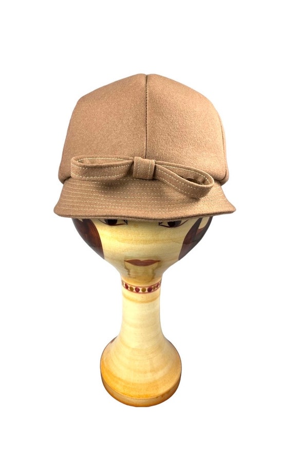 True Vintage 60s 70s MADCAPS Mod Womens Camel Colored Wool Equestrian Riding Hat | Helmut Hat | Cloche Hat  Short Brim Decorative Bow