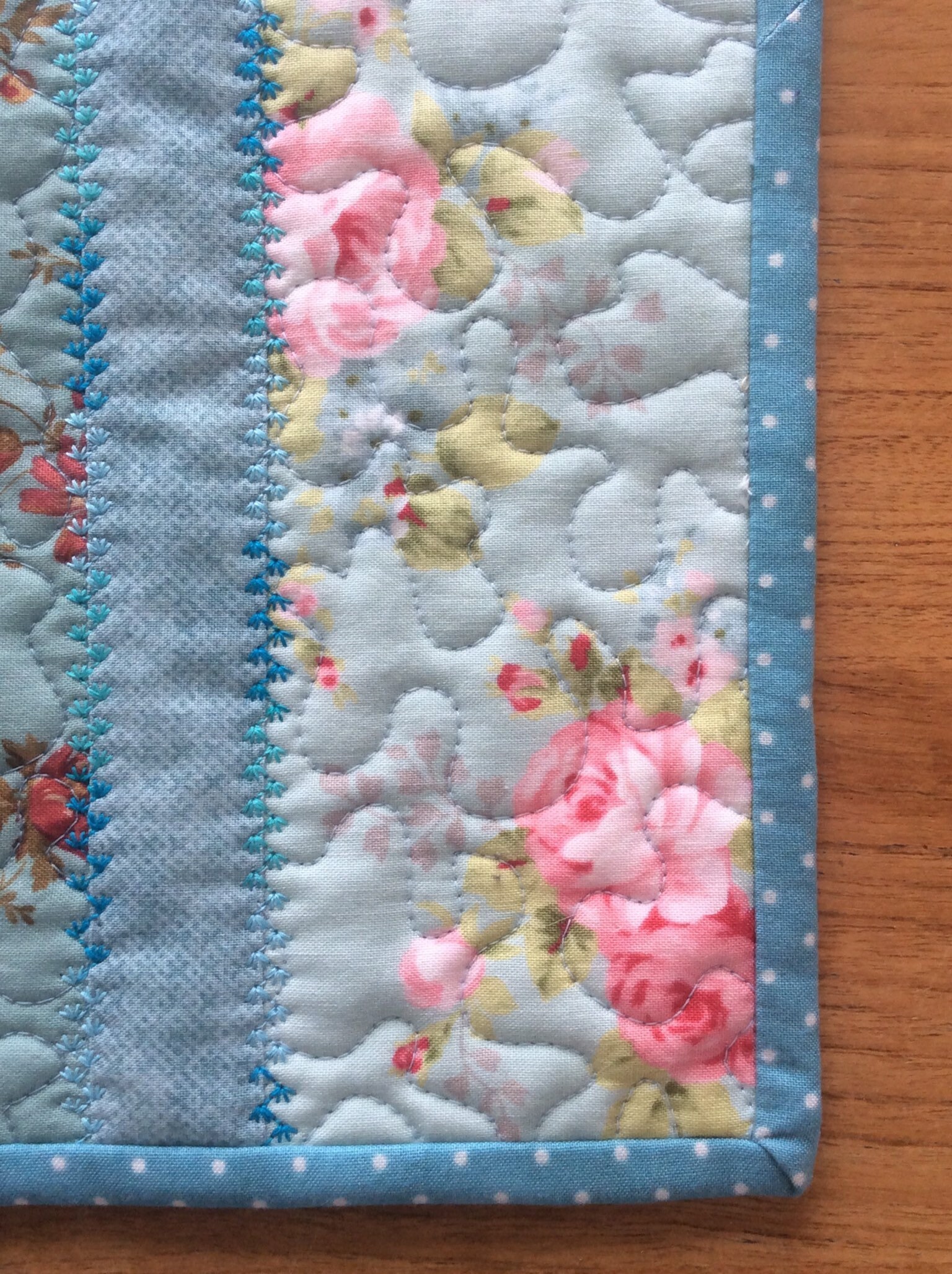 Charming BLuejay CP2404018CL Quilted Table Runner