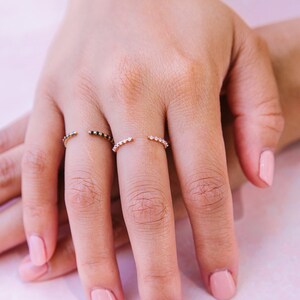 Shared prong open ring