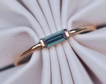 Alexandrite Baguette 14k Gold Ring, Lab Created Alexandrite Minimalist Ring, June Birthstone Ring, Art Deco Stacking Ring, Dainty Ring