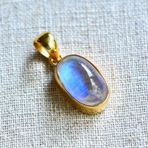 AAA Oval Blue Moonstone Pendant 18k Gold, Minimalist Moonstone Necklace for Women, June Birthstone Jewelry, 13th Wedding Anniversary Gift