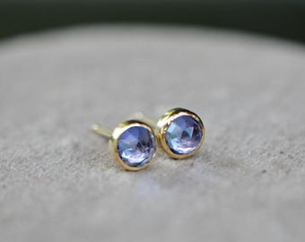 Tansanit Rosecut Minimalist Bezel Ohrstecker 14kt Gold: Dezember Birthstone Schmuck