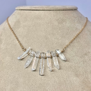 Boho Quartz Point Bib Halsband: 14k guldfylld kristallfrans