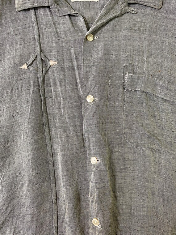 Large, 1950s Distressed Loop Collar Campus Shirt - image 9