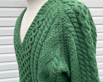 Hand Knit GREEN Aran Sweater // Size M-L // Wool // Incredible