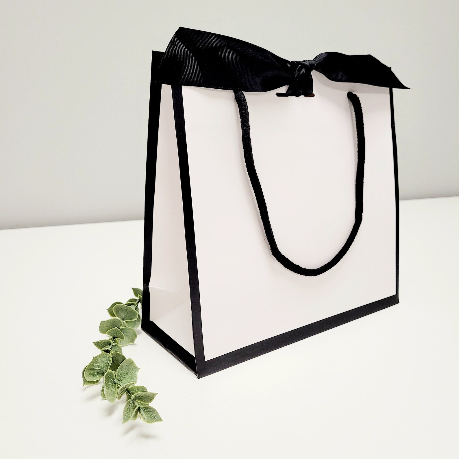 Plain white/black gift bag / luxury blackedge gift bag with Etsy