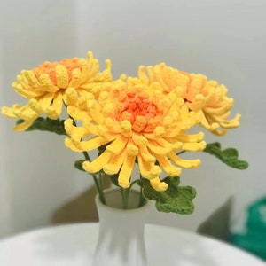 Crochet Chrysanthemum Flower Bouquet: Knitted Woolen Plushie Decor