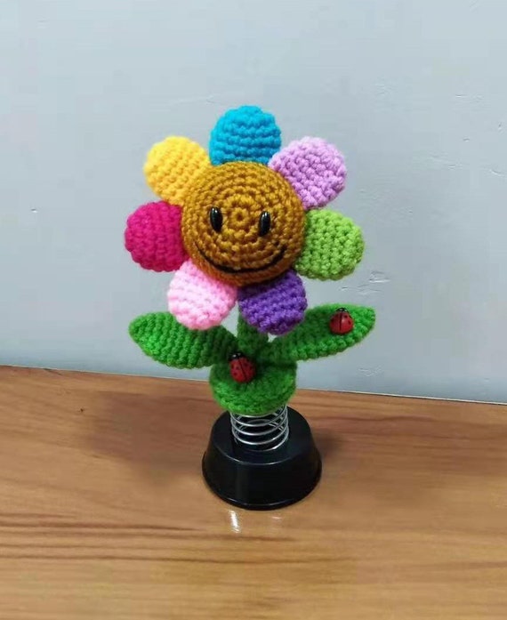 Kawaii bunte Lächeln Sonnenblume Auto Zubehör, häkeln Auto Innenraum  Schütteln Kopf Pflanze Topf Dekoration 1 PCS, Frauen Auto Geschenk - .de