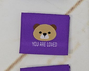 You Are Loved, Orsacchiotto, Cucire, Etichette tessute, Etichette per vestiti, Etichette per indumenti, Etichette per progetti di cucito, Tessuto Rubyjam, Confezione da 10