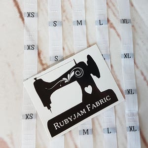 XS S M L XL - Blanco - Tejido - Coser - Tamaño - Etiquetas - Costura - Ropa - Ropa - Etiquetas - Conformidad - Tela Rubyjam - Paquete 100